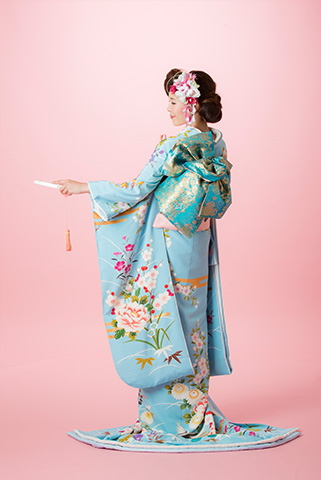 息をのむほど美しい、同系色でまとめた爽やかな着こなし